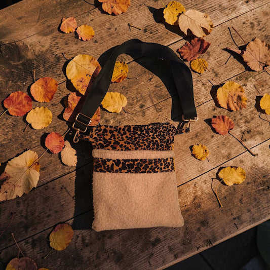 Sac bandoulière blanc et léopard